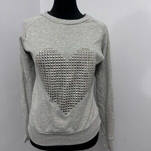 Casual and sweater with heart outline